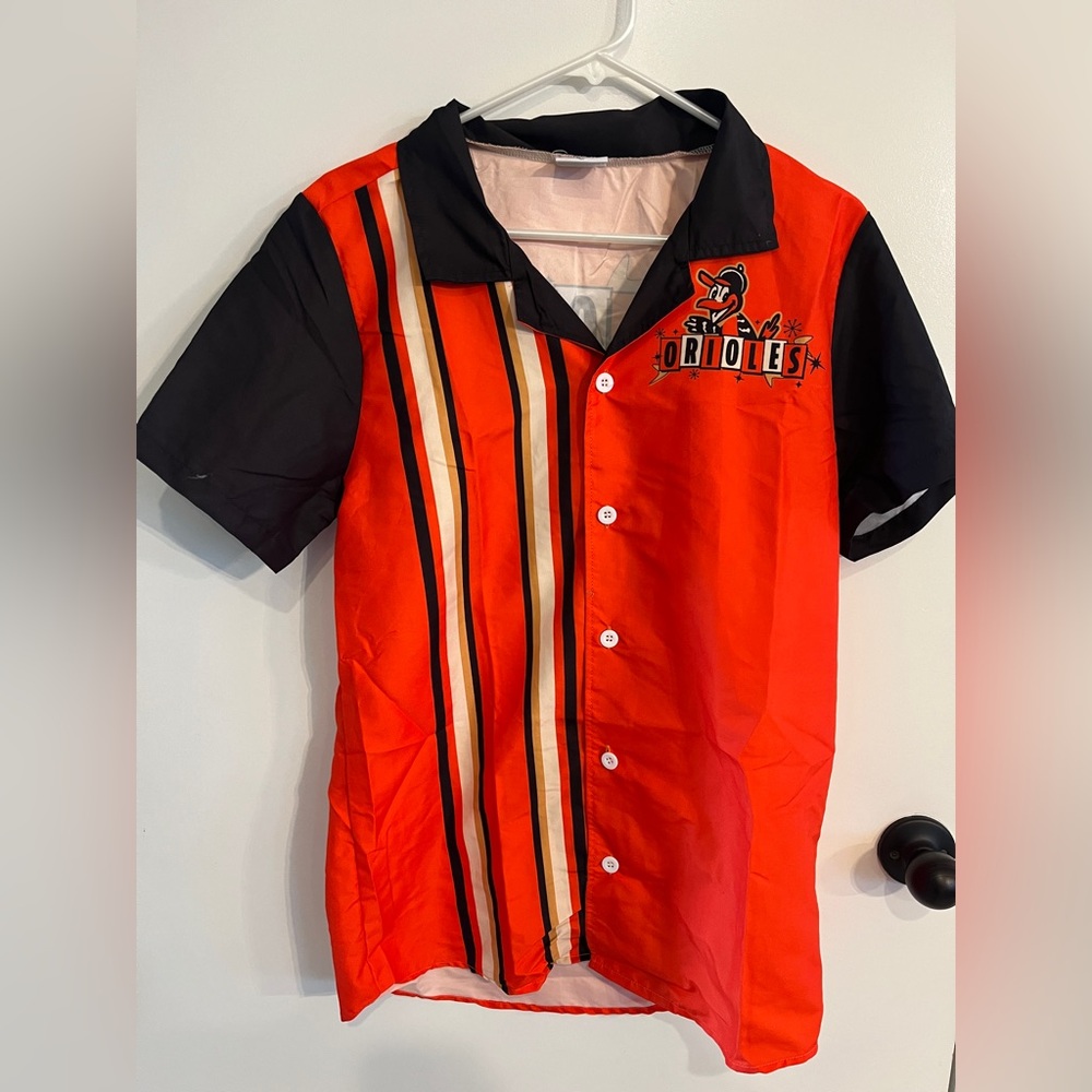 Men’s size medium Baltimore Orioles Bowling button down bowling shirt